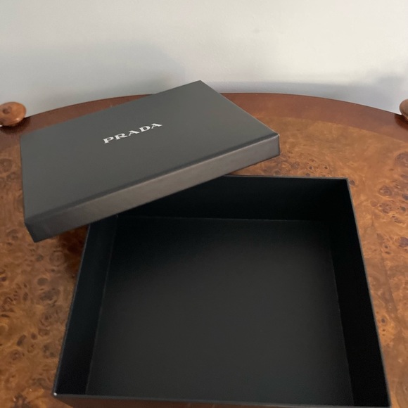 Authentic Prada paper gift box. - Picture 3 of 8
